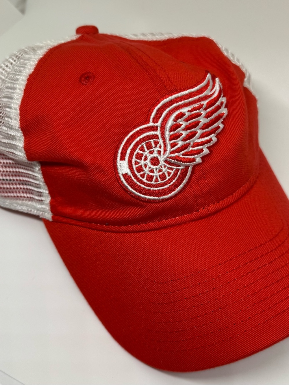NHL Red and White Detroit Red Wings Trucker Hat
